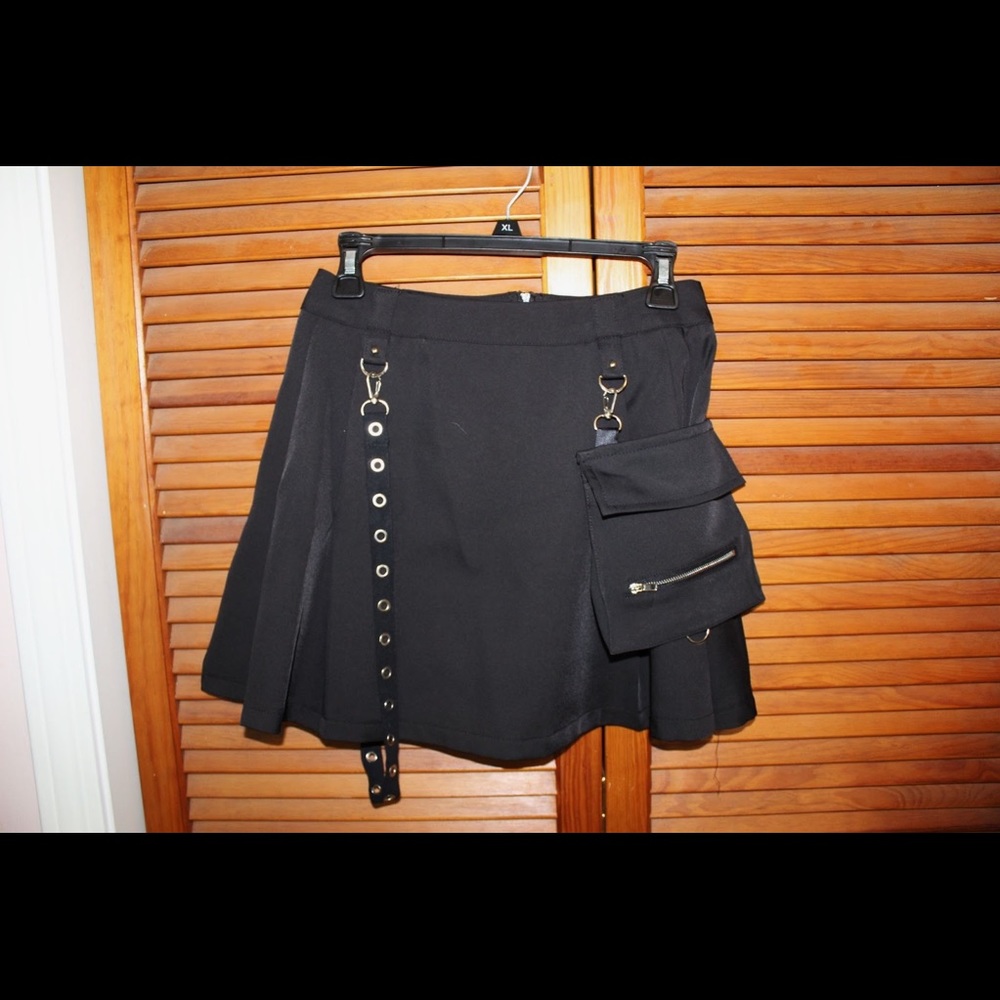 Black Y2K skirt